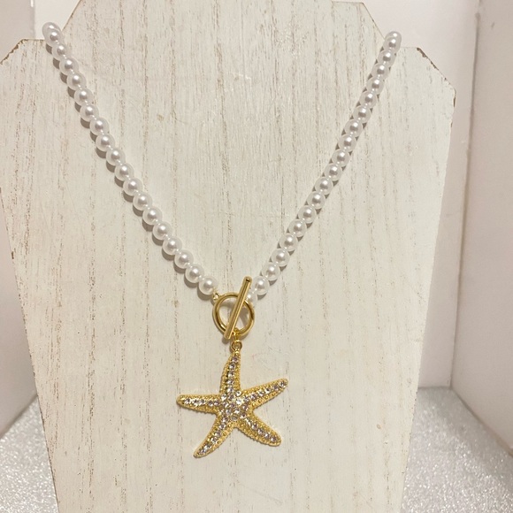 Gold Starfish Pendant Pearl Necklace - Picture 4 of 8